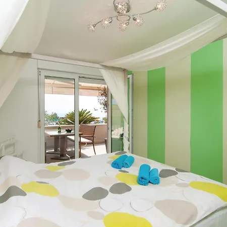 Διαμέρισμα With Sea View 04 *
