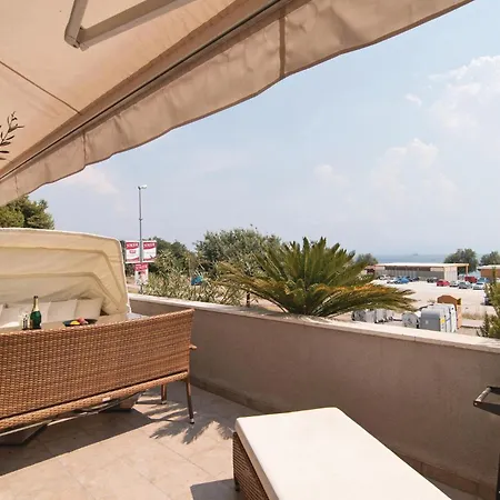 Διαμέρισμα With Sea View 04