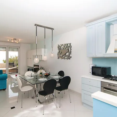 Awesome In With Kitchen Apartament *